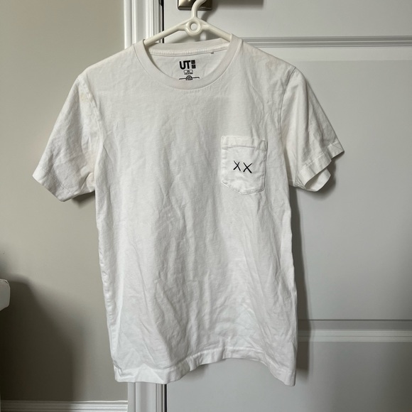 KAWS X UNIQLO UT SHORT SLEEVE GRAPHIC T-SHIRT WHITE - 2018 DROP size xs - unisex - Picture 1 of 2